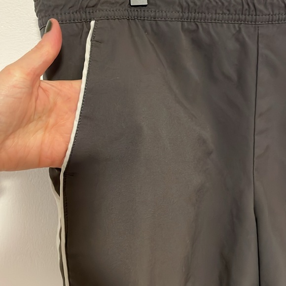 Nike Size Medium Gray Athletic Shorts with Side Pockets - Picture 2 of 5